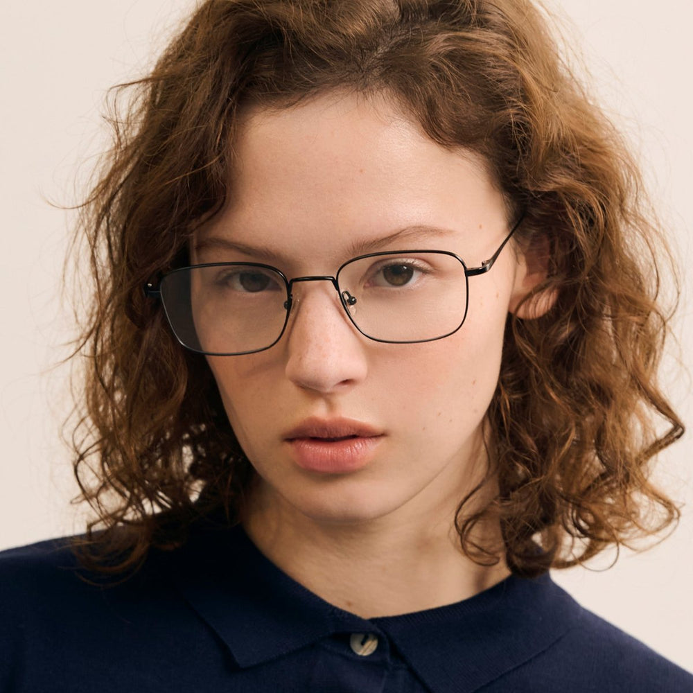 Model wearing CARIN LIKA S glasses