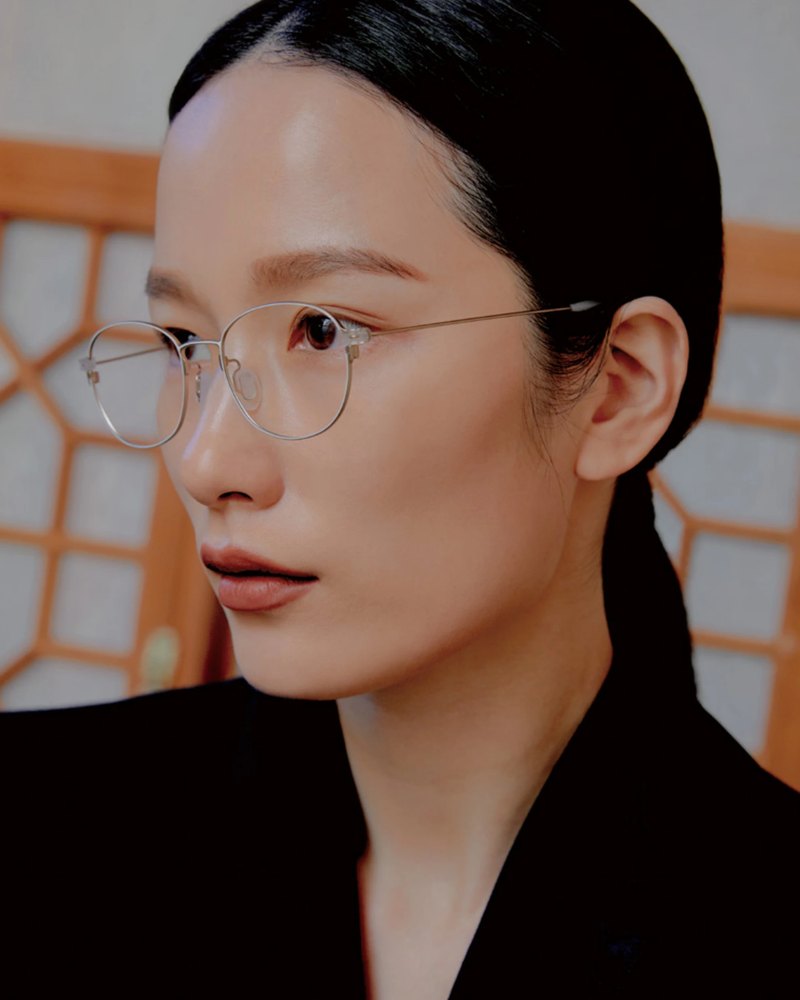 Woman in thin VYCOZ glasses